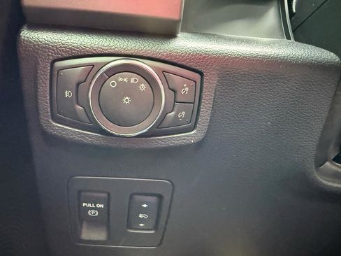 Used 2018 Ford Expedition XLT AWD/4WD image 30