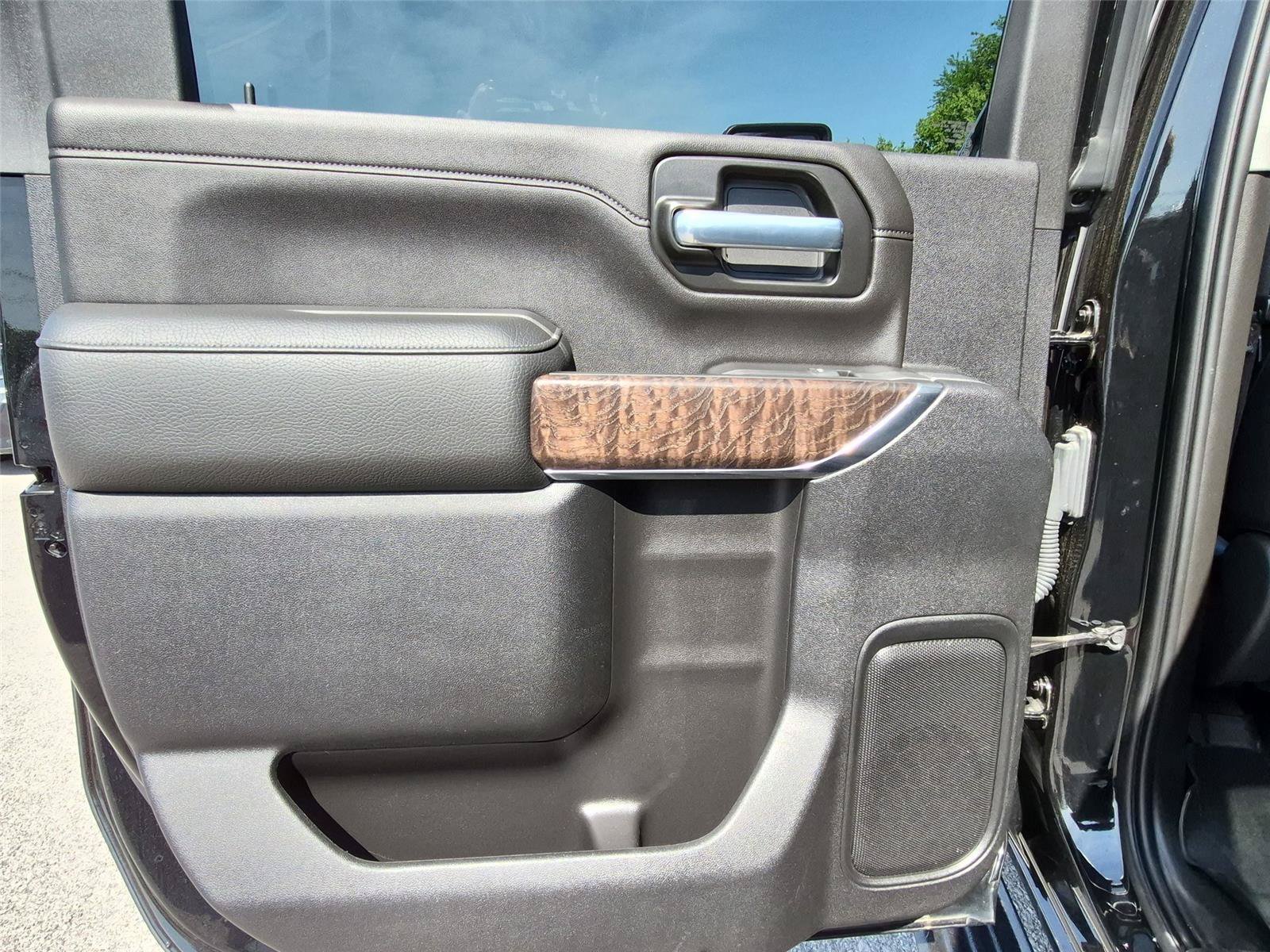 Used 2021 GMC Sierra 2500 Denali w/ Denali Black Diamond Edition AWD/4WD image 33