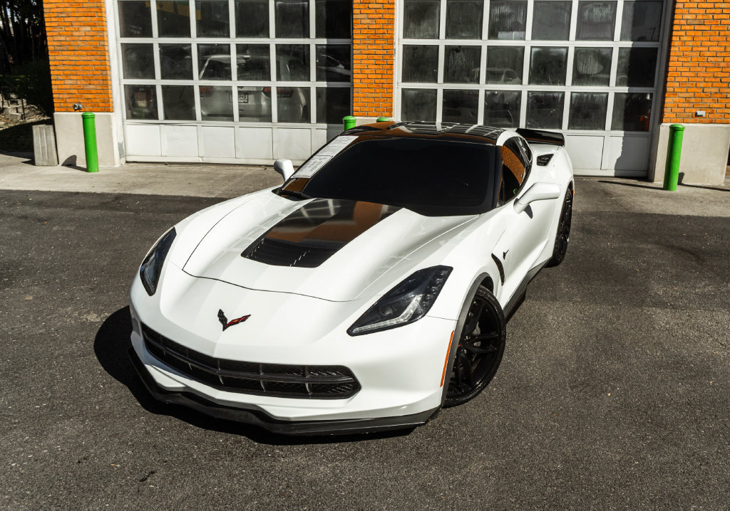 Used 2019 Chevrolet Corvette Stingray Coupe w/ Carbon Flash Badge Package RWD image 3