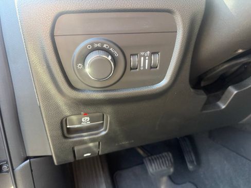 Used 2024 Jeep Grand Cherokee L Altitude AWD/4WD image 16