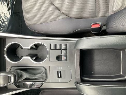 Used 2024 Toyota Highlander LE image 23