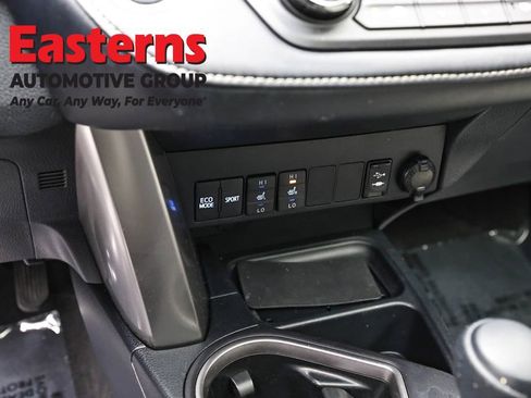 Used 2018 Toyota RAV4 XLE AWD/4WD image 21