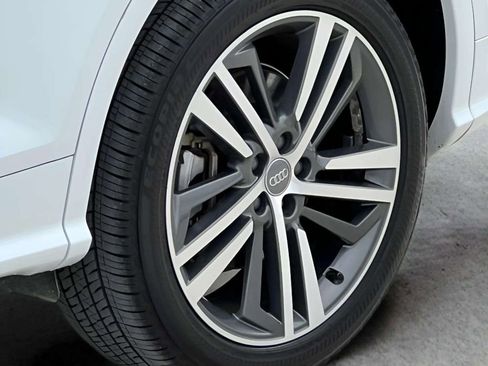 Used 2020 Audi Q5 e Premium Plus w/ Premium Plus Package AWD/4WD image 11