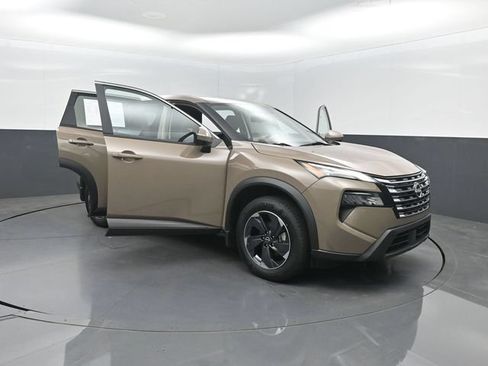 Used 2024 Nissan Rogue SV FWD image 38