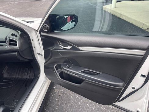 Used 2019 Honda Civic Sport image 9
