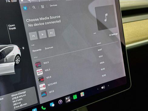 Used 2021 Tesla Model Y Long Range AWD/4WD image 19