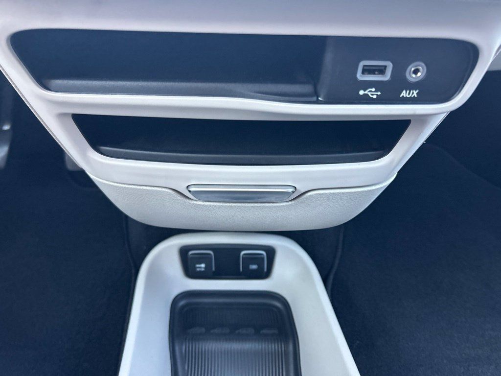 Certified 2020 Chrysler Pacifica Touring FWD image 26