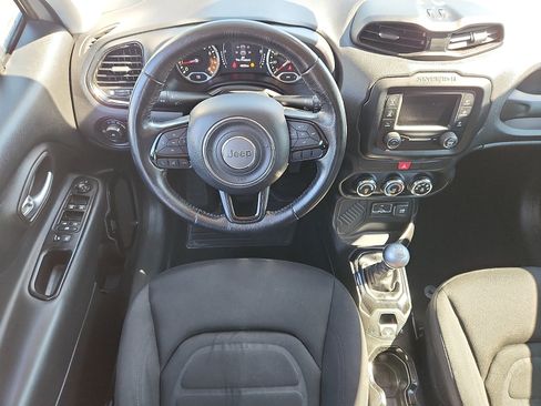 Used 2017 Jeep Renegade Altitude FWD image 11
