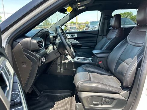 Used 2023 Ford Explorer Platinum w/ Technology Package AWD/4WD image 37