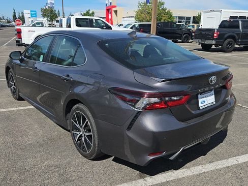 Used 2023 Toyota Camry SE image 6