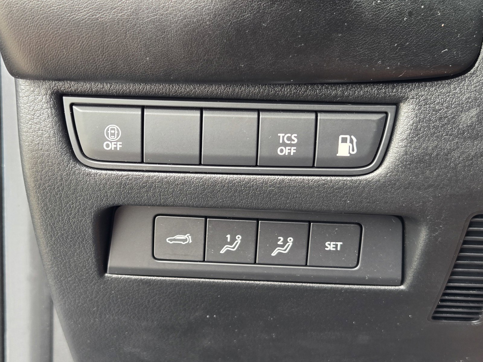 Used 2025 MAZDA CX-50 AWD 2.5 Hybrid w/ Premium Pkg image 25