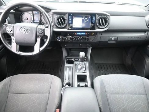 Used 2016 Toyota Tacoma TRD Sport AWD/4WD image 19