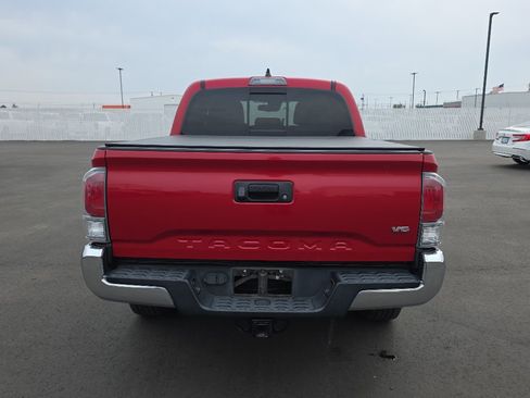 Certified 2021 Toyota Tacoma TRD Off-Road AWD/4WD image 7