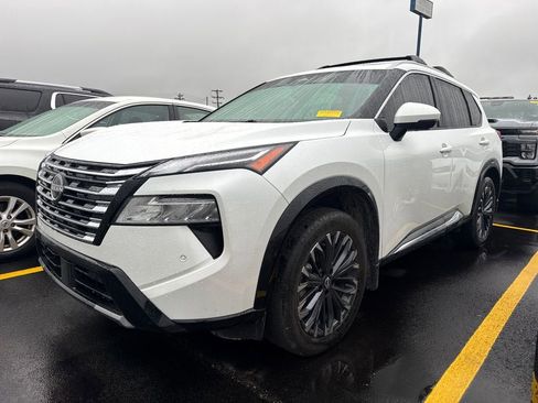 Used 2025 Nissan Rogue Platinum FWD image 1