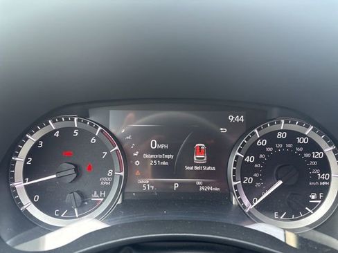 Used 2023 Toyota Highlander XLE image 9