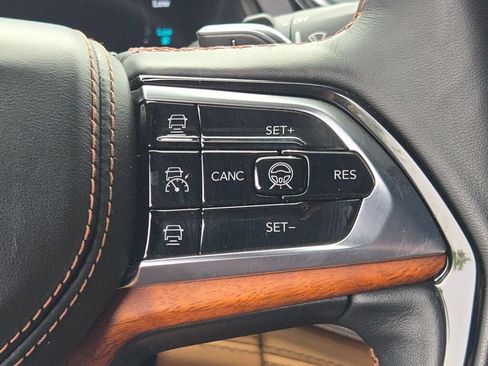 Certified 2022 Jeep Grand Cherokee Summit AWD/4WD image 33
