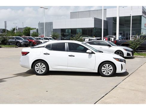 Used 2024 Nissan Sentra S FWD image 5