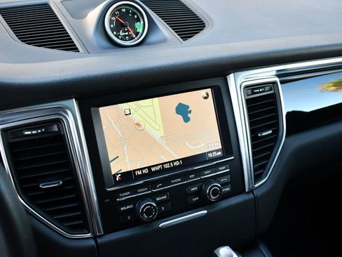 Used 2016 Porsche Macan S image 13