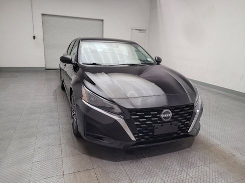 Used 2024 Nissan Altima 2.5 SV FWD image 14
