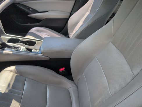 Certified 2018 Honda Accord Touring image 4