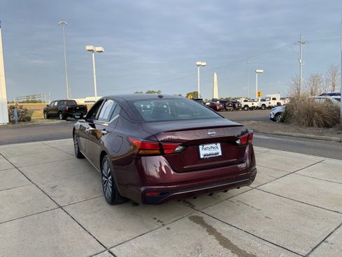 Used 2024 Nissan Altima 2.5 SV image 8