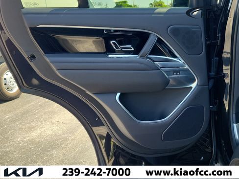 Used 2025 Land Rover Range Rover SE AWD/4WD image 15