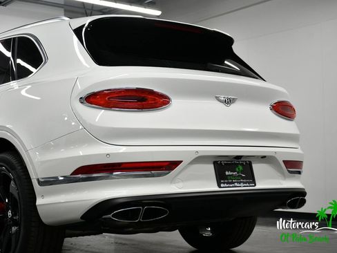Used 2023 Bentley Bentayga AWD/4WD image 12