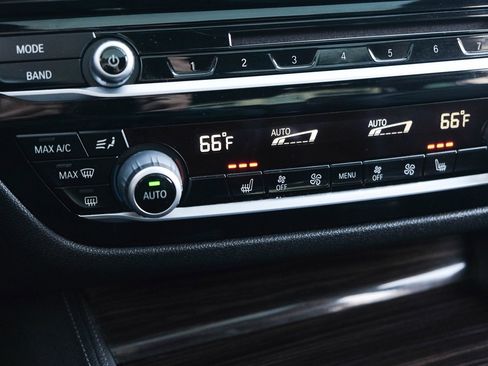 Used 2018 BMW 540i w/ M Sport Package image 39