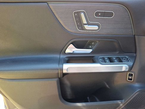 Used 2023 Mercedes-Benz GLB 250 4MATIC image 9