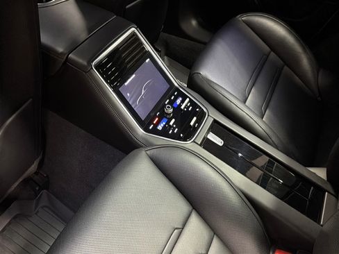 Used 2017 Porsche Panamera 4S w/ Sport Package image 18