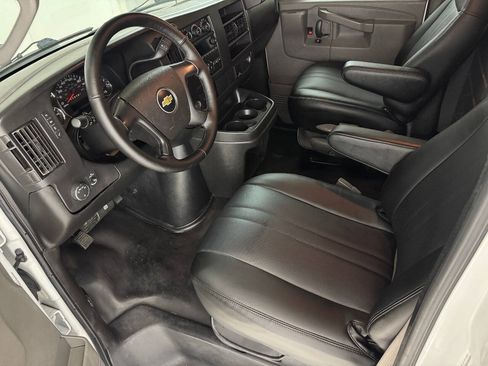 Used 2016 Chevrolet Express 2500 RWD image 45