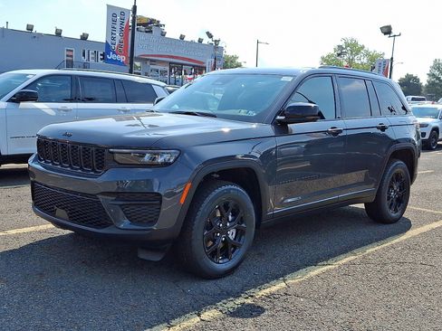 New 2025 Jeep Grand Cherokee Altitude image 3