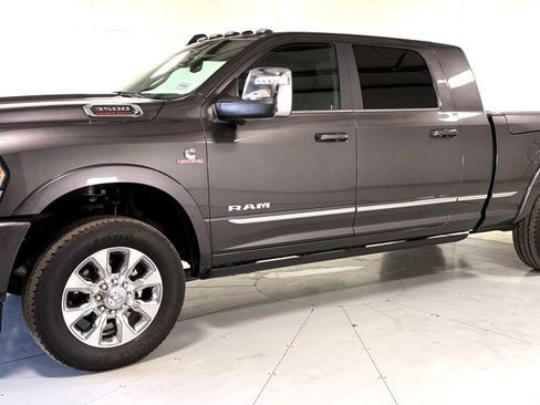 Used 2024 RAM 3500 Limited image 9