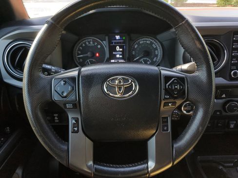 Used 2022 Toyota Tacoma TRD Off-Road w/ Technology Package image 21