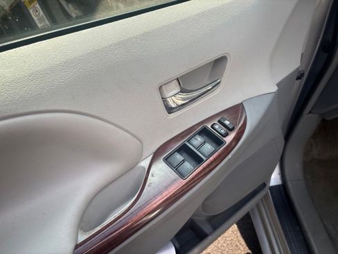 Used 2013 Toyota Sienna XLE FWD image 8