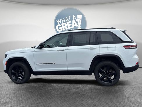 Used 2024 Jeep Grand Cherokee Altitude AWD/4WD image 7