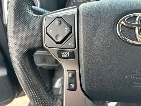 Used 2016 Toyota Tacoma SR5 w/ SR5 Appearance Package (SN) image 19