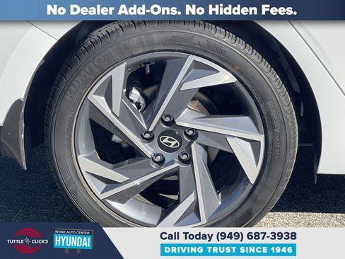 Certified 2025 Hyundai Elantra Sport image 11