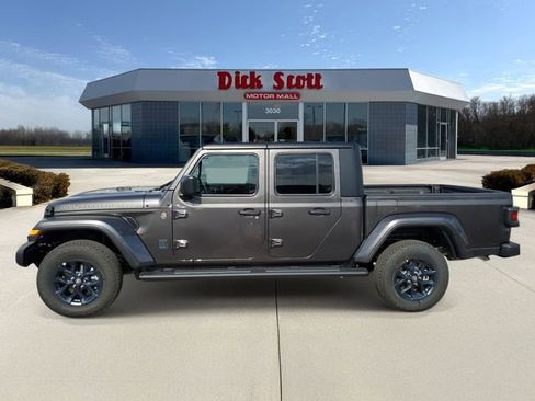New 2026 Jeep Gladiator Sport AWD/4WD image 4