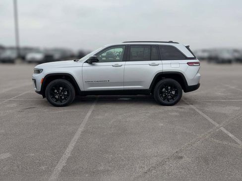 New 2026 Jeep Grand Cherokee Altitude image 6