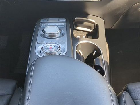 Used 2022 Genesis GV70 2.5T image 18