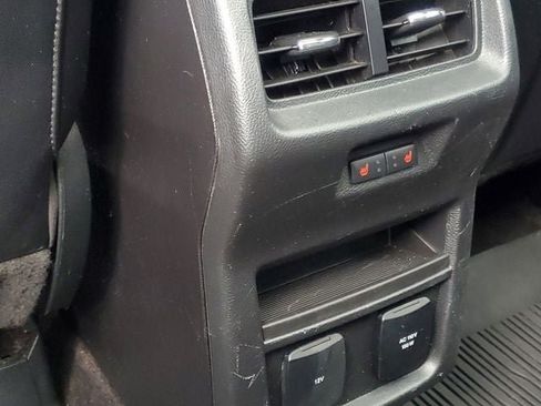 Used 2018 Ford Edge Titanium w/ Equipment Group 302A AWD/4WD image 29