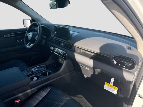 New 2025 Honda Pilot EX-L image 24