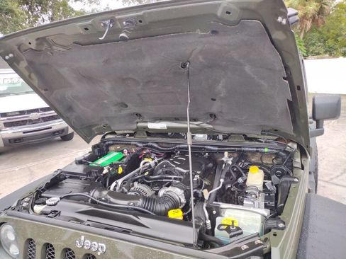 Used 2015 Jeep Wrangler Rubicon w/ Dual Top Group image 15