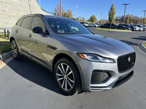 Certified 2025 Jaguar F-PACE R-Dynamic S image 9