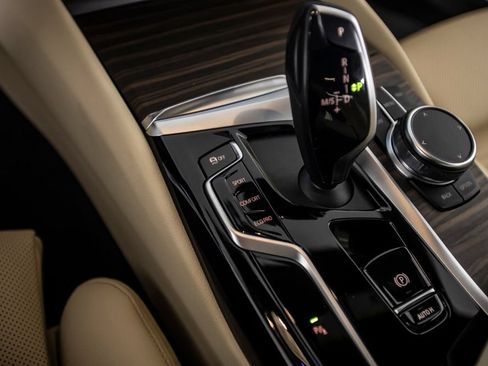 Used 2023 BMW 530i w/ Premium Package RWD image 34