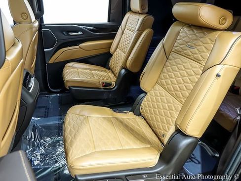 Used 2021 Cadillac Escalade ESV Premium Luxury w/ Driver Assist Tech Package AWD/4WD image 12