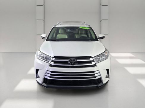 Used 2019 Toyota Highlander XLE FWD image 3