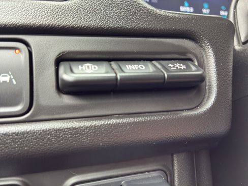 Used 2023 Chevrolet Suburban High Country w/ Advanced Technology Package AWD/4WD image 32