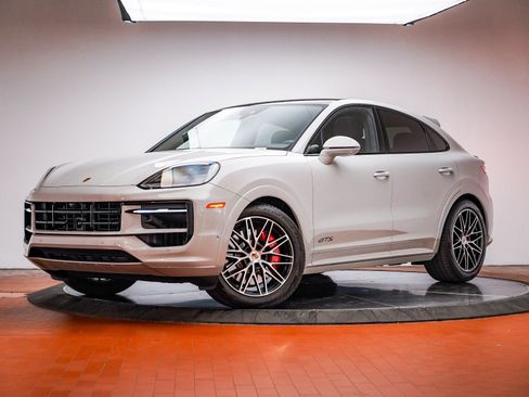 Used 2025 Porsche Cayenne GTS image 1